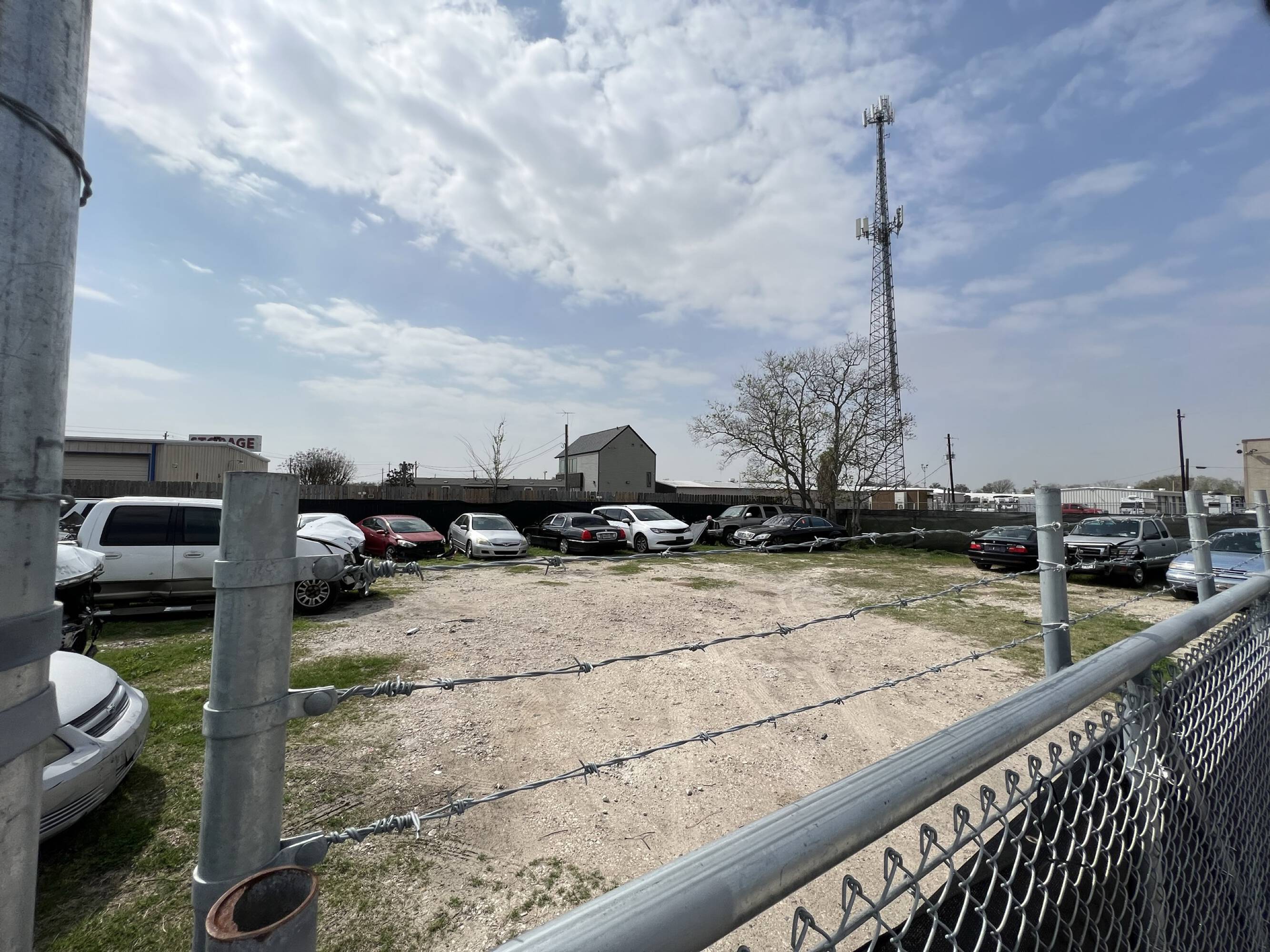 SECURED AUTO STORAGE/WRECKER/LAY DOWN LOTS